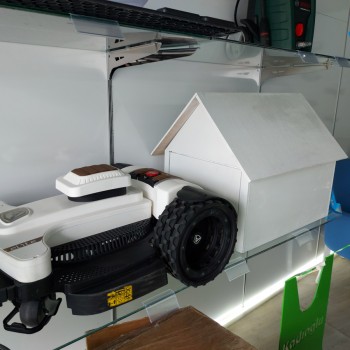 bluebee Ahşap Üçgen Çatılı Beyaz Çim Biçme Robotu Garajı bluebee Ahşap Üçgen Çatılı Beyaz Çim Biçme Robotu Garajı