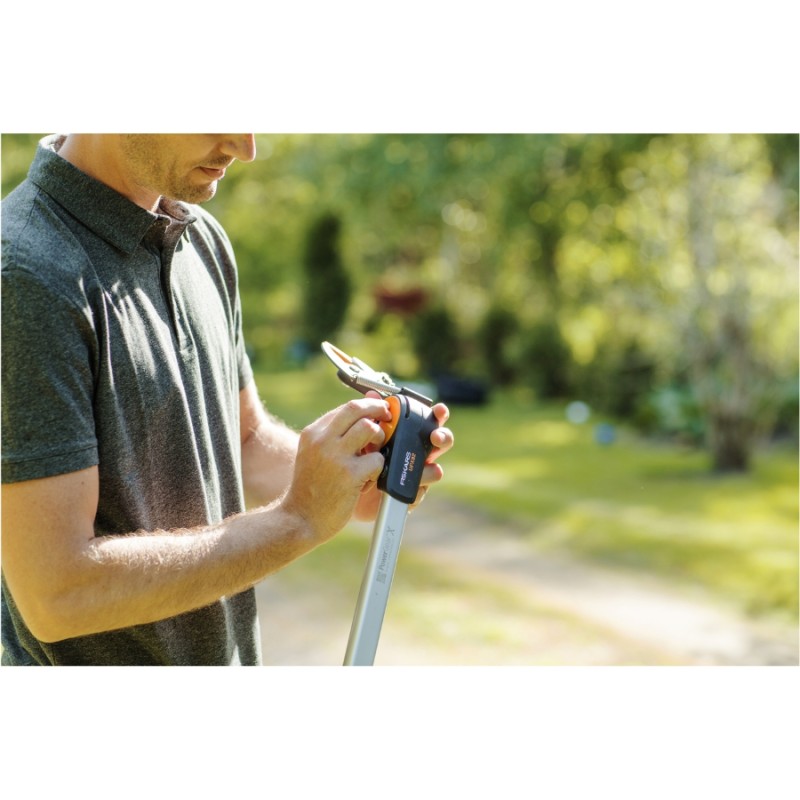 Fiskars UPX 86 + 32mm 2.3m 6m 1.9kg Testere Dahil Teleskopik Yüksek Dal Budama Makası