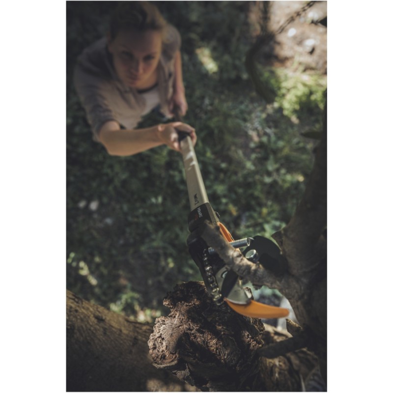 Fiskars UPX 86 + 32mm 2.3m 6m 1.9kg Testere Dahil Teleskopik Yüksek Dal Budama Makası