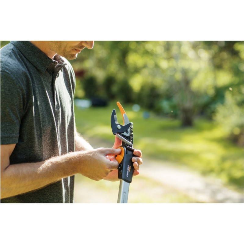 Fiskars UPX 86 + 32mm 2.3m 6m 1.9kg Testere Dahil Teleskopik Yüksek Dal Budama Makası