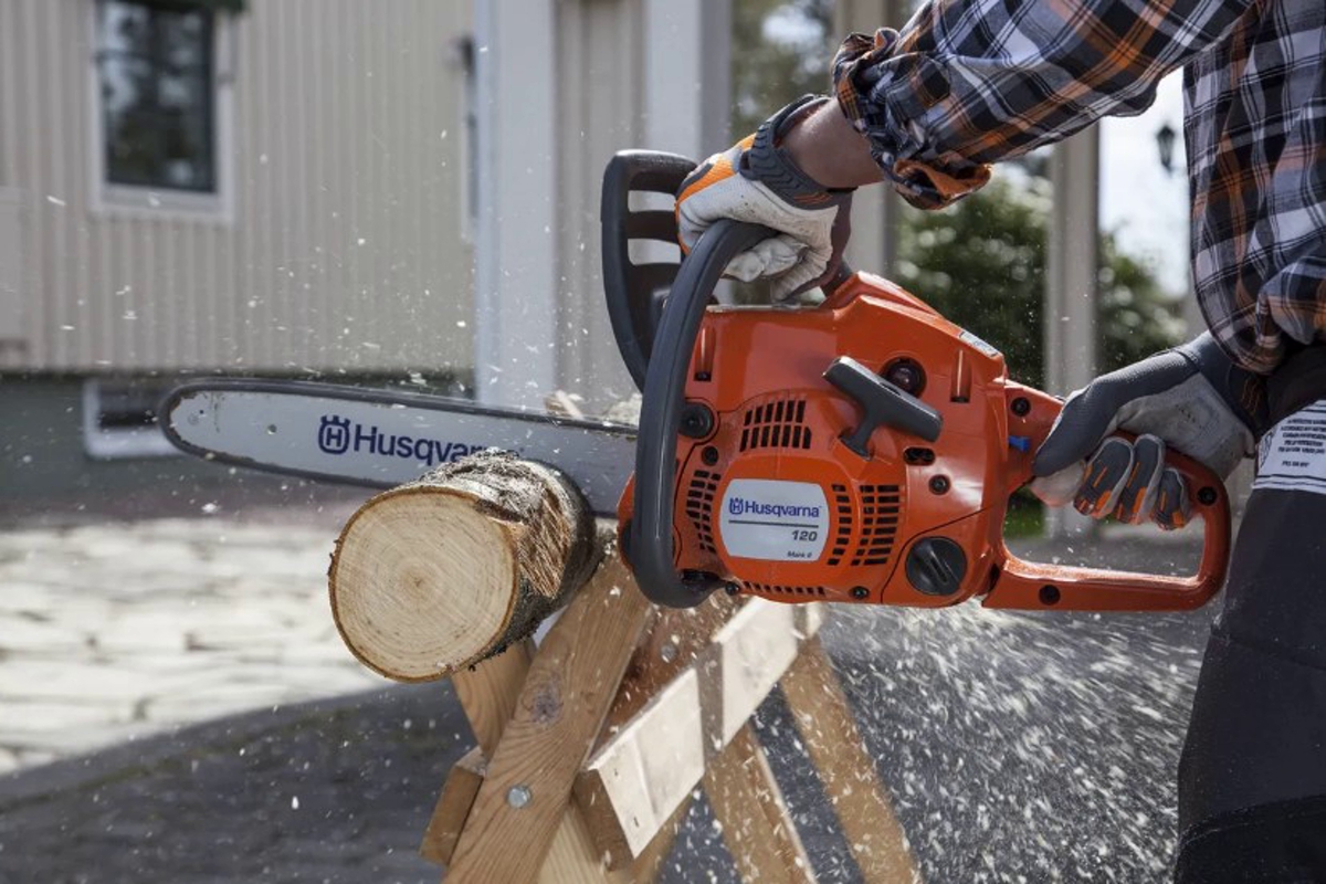 Husqvarna 120 Mark II 1.9bg 1.4kW 38.2cc 40cm 4,85kg 3/8P 91 28diş Benzin Motorlu Testere Husqvarna 120 Mark II 1.9bg 1.4kW 38.2cc 40cm 4,85kg 3/8P 91 28diş Benzin Motorlu Testere