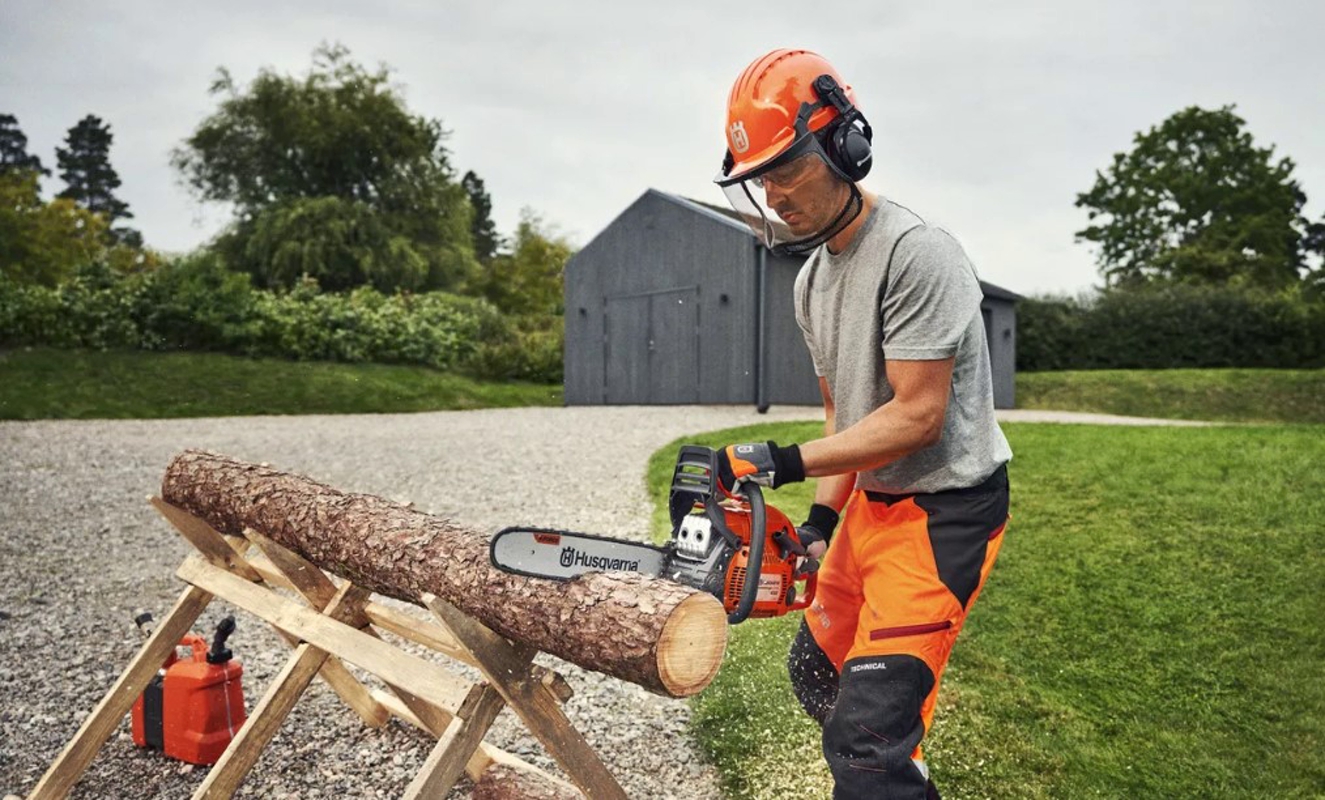 Husqvarna 445 2.1kW 2.8bg 45,7cc 45cm .325inç 1.5mm 0.58inç 36diş 4.9kg Benzin Motorlu Testere Husqvarna 445 2.1kW 2.8bg 45,7cc 45cm .325inç 1.5mm 0.58inç 36diş 4.9kg Benzin Motorlu Testere